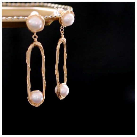 Jewelry - Beautiful Gold & Pearl Dangle Earrings